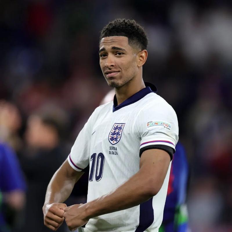 世体：梅西在进入诺坎普前没联系巴萨的任何人请求许可