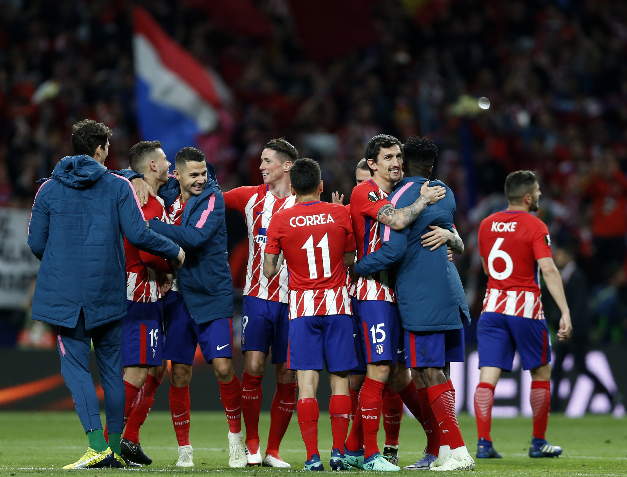 两人传接球，第三人要动 国际米兰这场比赛中有大量的“第三人动” 战术视角